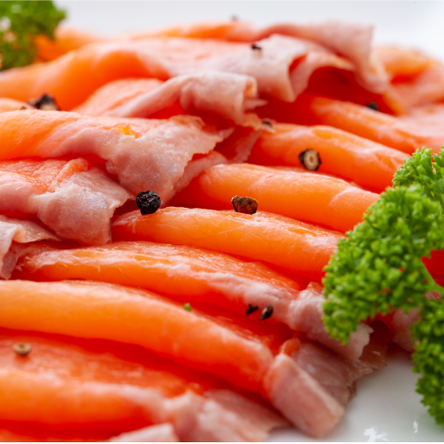 紅スモークド・サーモン（半身スライス）